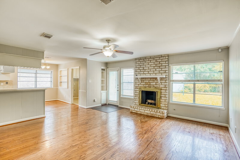 2,270/Mo, 15515 Banff St Houston, TX 77062 Living Room View 2