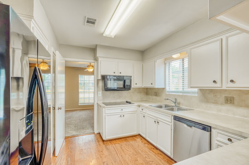 2,270/Mo, 15515 Banff St Houston, TX 77062 Kitchen View