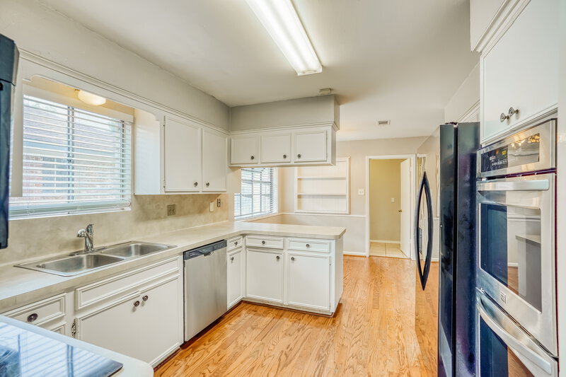 2,270/Mo, 15515 Banff St Houston, TX 77062 Kitchen View 2
