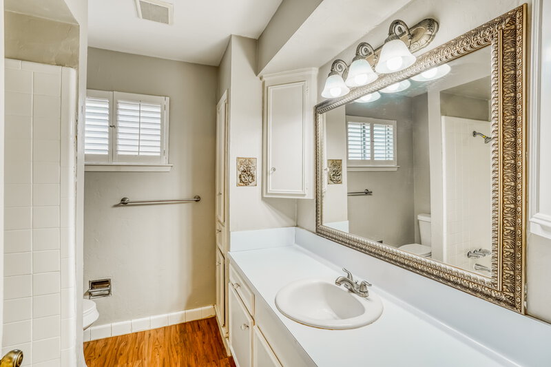 2,270/Mo, 15515 Banff St Houston, TX 77062 Bathroom View