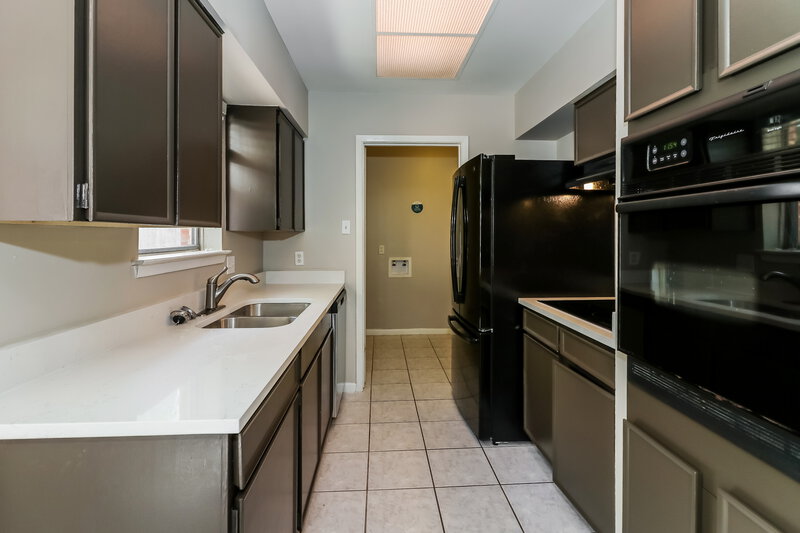 1,810/Mo, 914 Beachcomber Ln Houston, TX 77062 Kitchen View