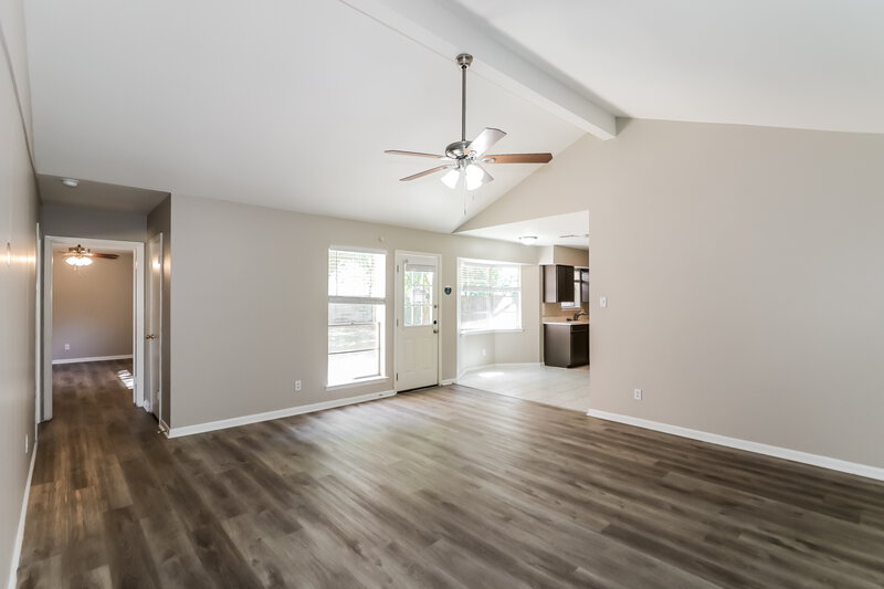 1,810/Mo, 914 Beachcomber Ln Houston, TX 77062 Family Room View