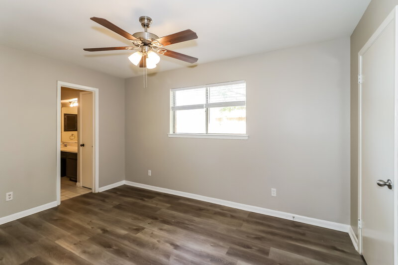 1,810/Mo, 914 Beachcomber Ln Houston, TX 77062 Bedroom View