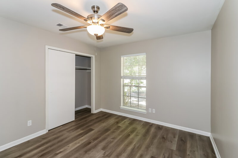 1,810/Mo, 914 Beachcomber Ln Houston, TX 77062 Bedroom View 2