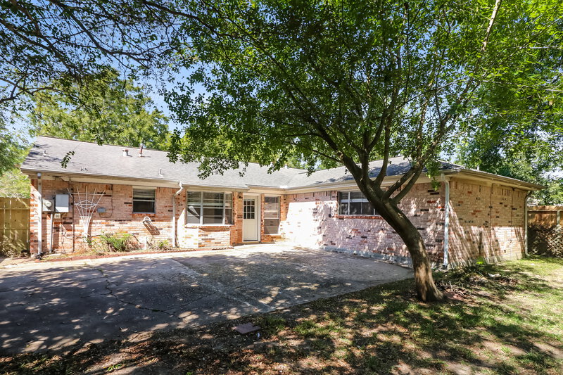 1,810/Mo, 914 Beachcomber Ln Houston, TX 77062 Rear View