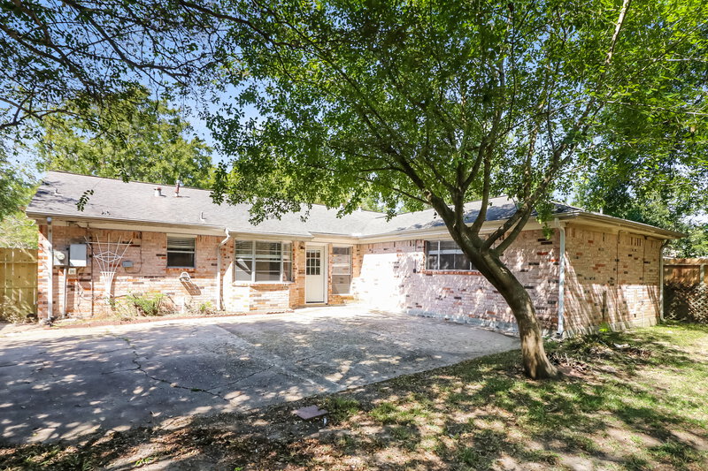 1,810/Mo, 914 Beachcomber Ln Houston, TX 77062 Rear View 2