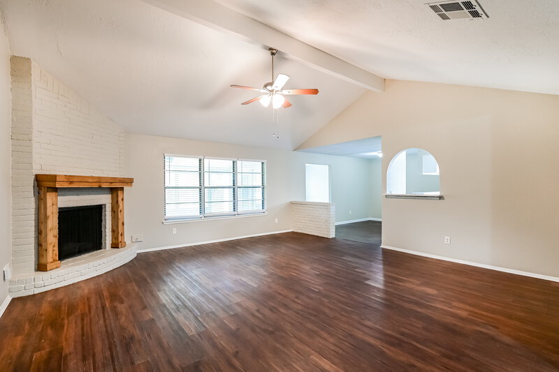 1,995/Mo, 9715 Dover Hill Rd La Porte, TX 77571 Living Room View