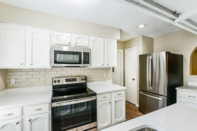 1,995/Mo, 9715 Dover Hill Rd La Porte, TX 77571 Kitchen View 2