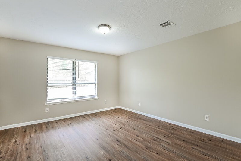 1,995/Mo, 9715 Dover Hill Rd La Porte, TX 77571 Main Bedroom View