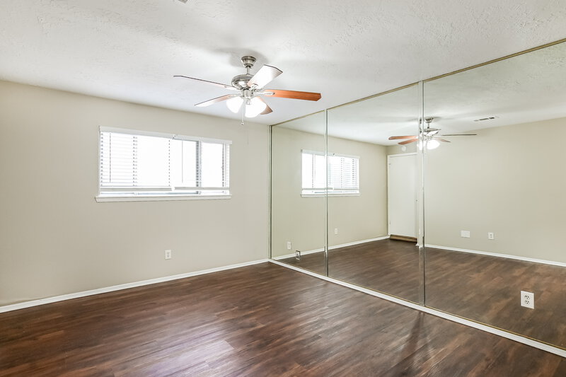 1,995/Mo, 9715 Dover Hill Rd La Porte, TX 77571 Bedroom View