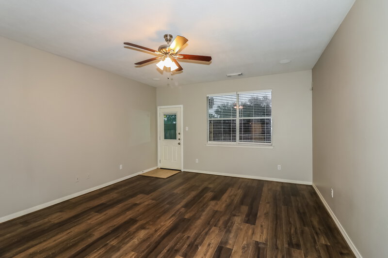 2,040/Mo, 6162 Newcastle Ln League City, TX 77573 Living Room View