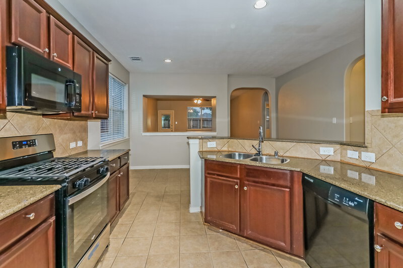 2,040/Mo, 6162 Newcastle Ln League City, TX 77573 Kitchen View 2