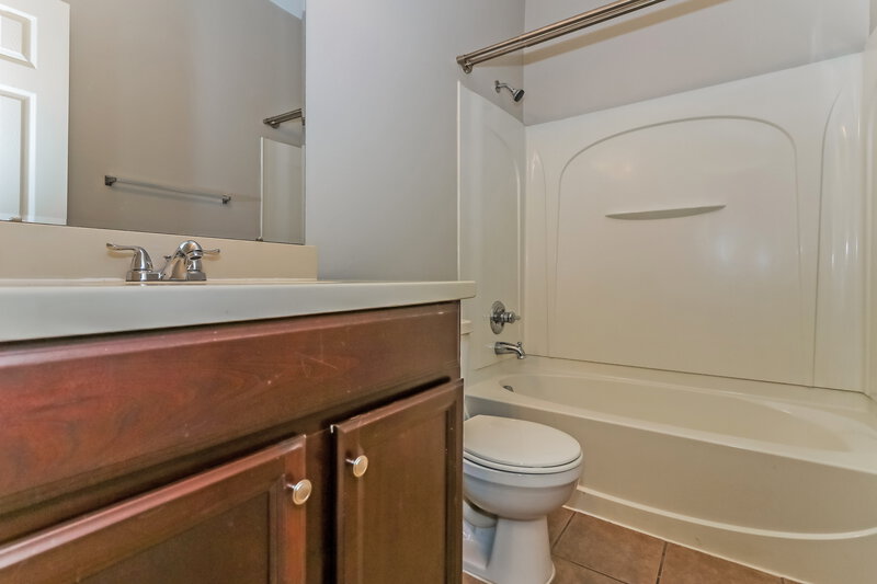 2,040/Mo, 6162 Newcastle Ln League City, TX 77573 Bathroom View