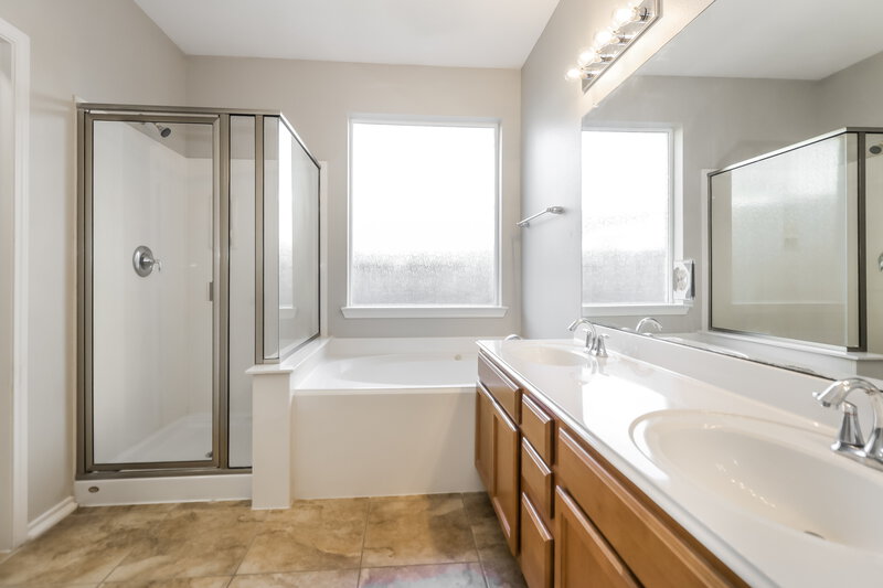 0/Mo, 24534 Sawgrass Meadow Ln Katy, TX 77494 Main Bathroom View