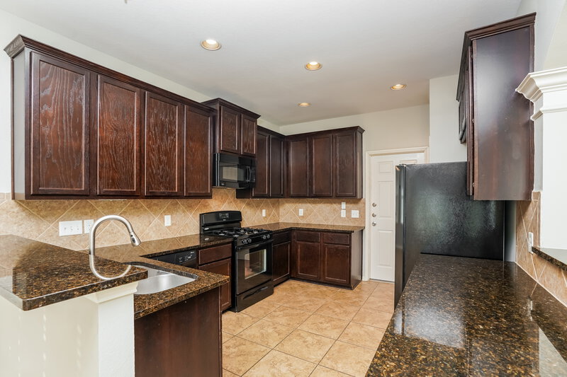 2,030/Mo, 17139 Deaton Mill Dr Houston, TX 77095 Kitchen View