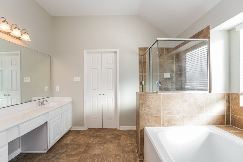 2,030/Mo, 17139 Deaton Mill Dr Houston, TX 77095 Main Bathroom View 2