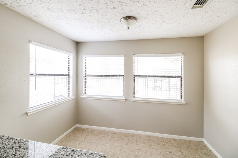 2,205/Mo, 3410 Truckee Dr Houston, TX 77082 Kitchen View 3