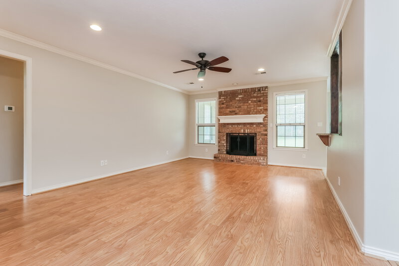 2,290/Mo, 16109 McQueen Rd Conroe, TX 77302 Living Room View