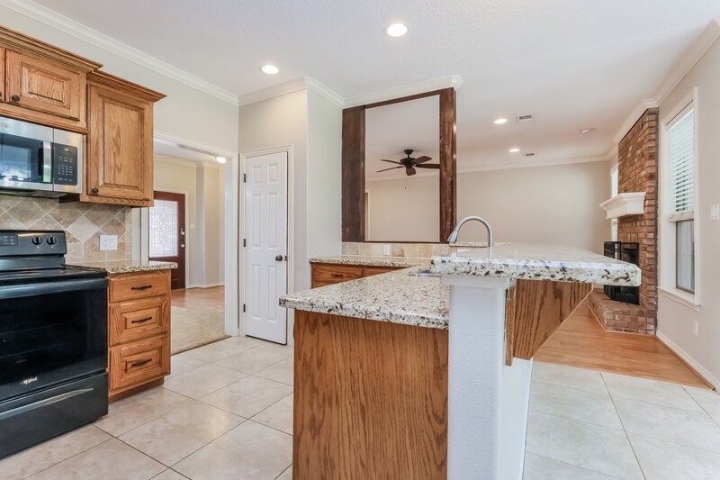2,290/Mo, 16109 McQueen Rd Conroe, TX 77302 Kitchen View 2