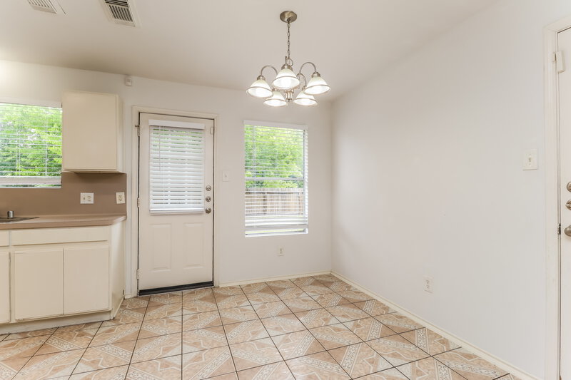 1,895/Mo, 2106 Falling Oaks Rd Houston, TX 77038 Dining Room View
