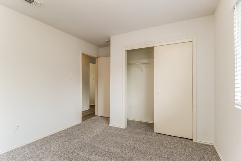 1,895/Mo, 2106 Falling Oaks Rd Houston, TX 77038 Bedroom View 2