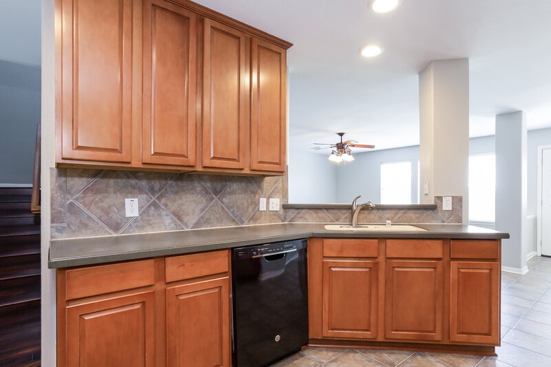 0/Mo, 9211 Filaree Ridge Ln Houston, TX 77089 Kitchen View