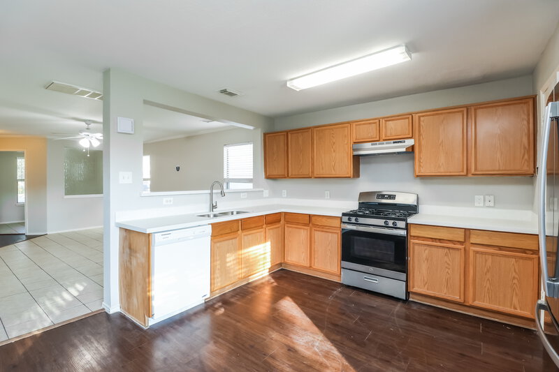 2,045/Mo, 29626 Evergreen Hills Dr Spring, TX 77386 Kitchen View 2