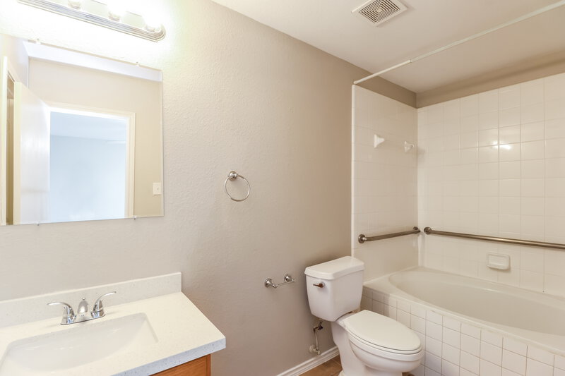 2,045/Mo, 29626 Evergreen Hills Dr Spring, TX 77386 Main Bathroom View