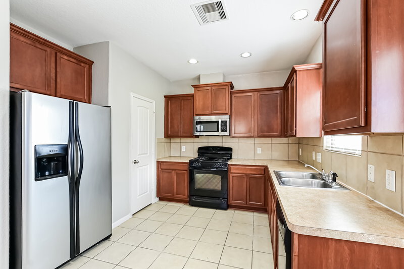 2,100/Mo, 14711 Hawksmoor Ct Cypress, TX 77429 Kitchen View