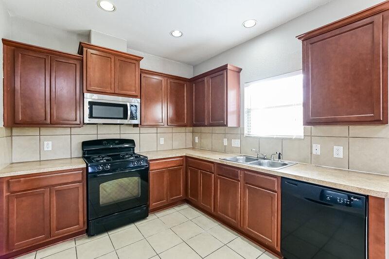 2,100/Mo, 14711 Hawksmoor Ct Cypress, TX 77429 Kitchen View 2