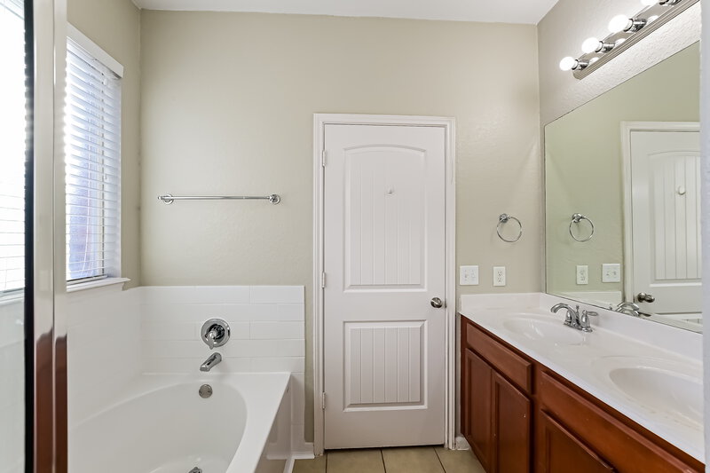 2,100/Mo, 14711 Hawksmoor Ct Cypress, TX 77429 Bathroom View