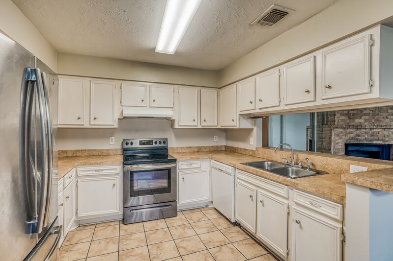 1,555/Mo, 2707 Skelton Dr Houston, TX 77067 Kitchen View 2