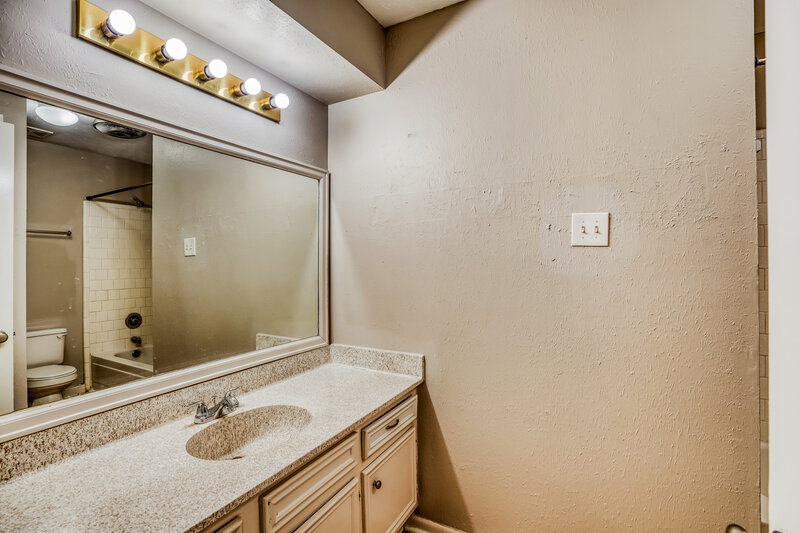 1,555/Mo, 2707 Skelton Dr Houston, TX 77067 Bathroom View