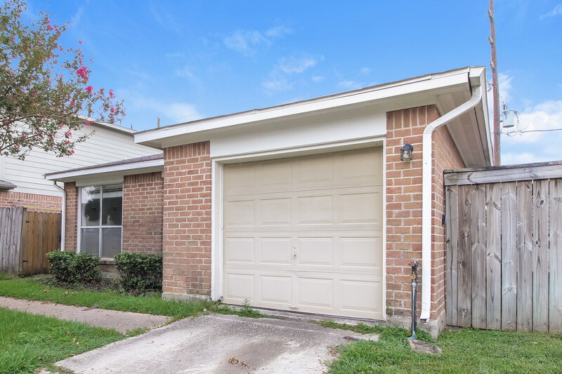 1,610/Mo, 7851 Gatehouse Dr Houston, TX 77040 Front View 2
