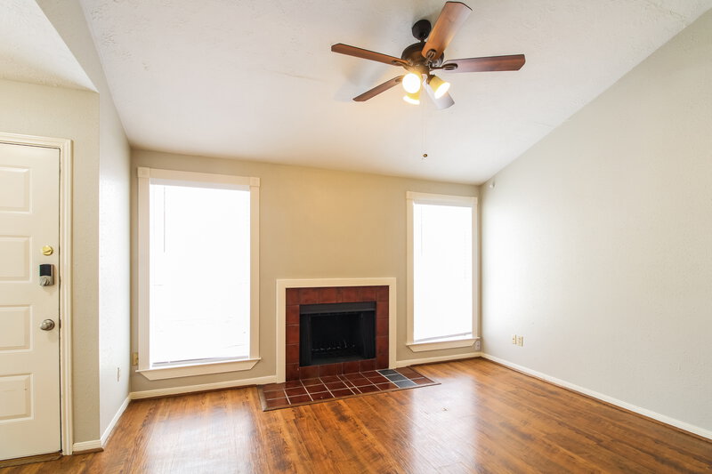 1,610/Mo, 7851 Gatehouse Dr Houston, TX 77040 Living Room View