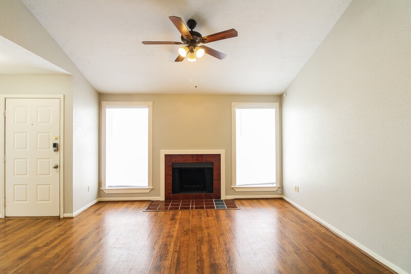 1,610/Mo, 7851 Gatehouse Dr Houston, TX 77040 Living Room View 2