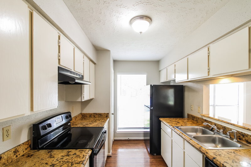 1,610/Mo, 7851 Gatehouse Dr Houston, TX 77040 Kitchen View