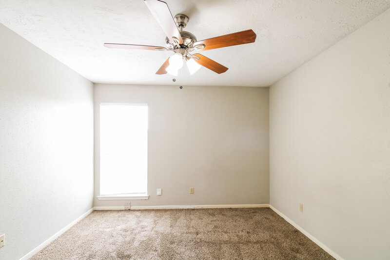 1,610/Mo, 7851 Gatehouse Dr Houston, TX 77040 Main Bathroom View