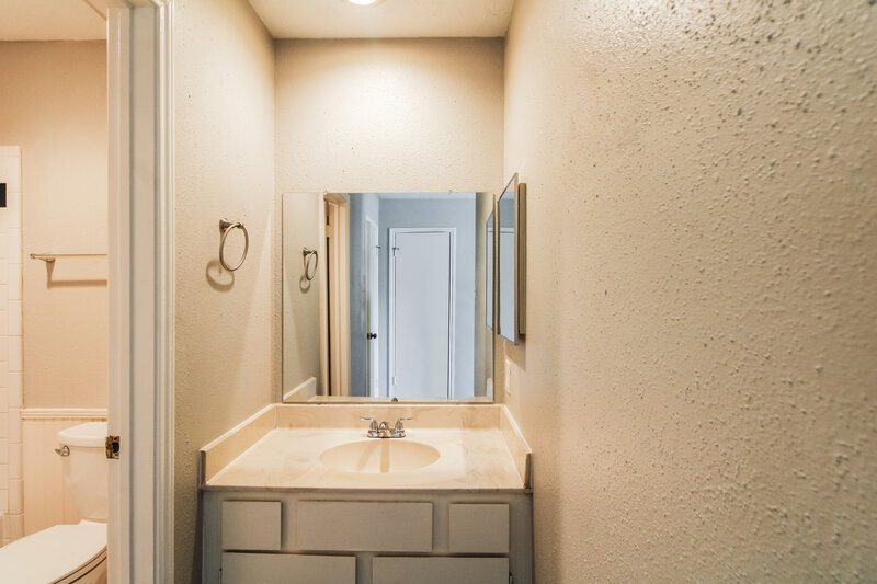 1,610/Mo, 7851 Gatehouse Dr Houston, TX 77040 Main Bathroom View 2