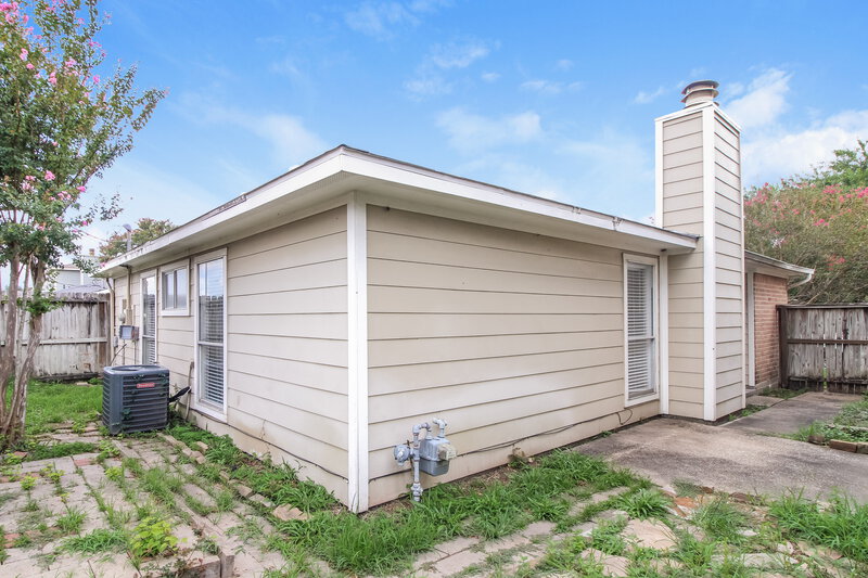 1,610/Mo, 7851 Gatehouse Dr Houston, TX 77040 Rear View