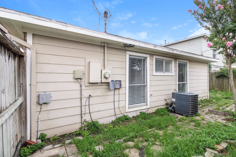 1,610/Mo, 7851 Gatehouse Dr Houston, TX 77040 Rear View 2