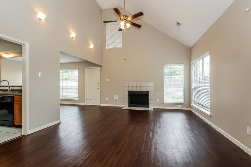 1,965/Mo, 10326 Timberloch Dr Houston, TX 77070 Living Room View