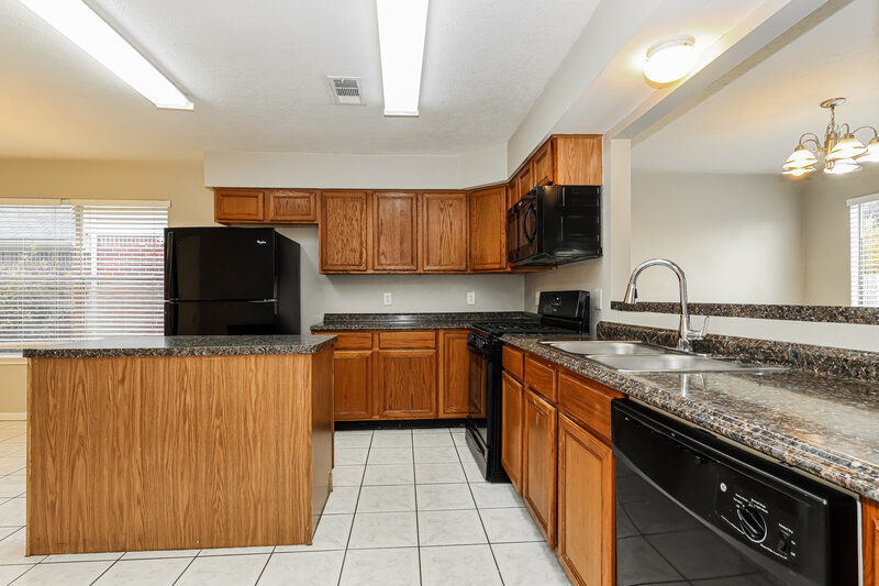 1,965/Mo, 10326 Timberloch Dr Houston, TX 77070 Kitchen View