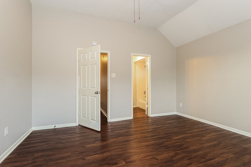 1,965/Mo, 10326 Timberloch Dr Houston, TX 77070 Main Bedroom View 2