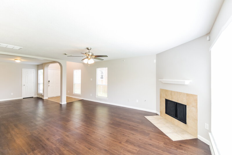 2,145/Mo, 10514 Southway Bend Ln Houston, TX 77034 Living Room View