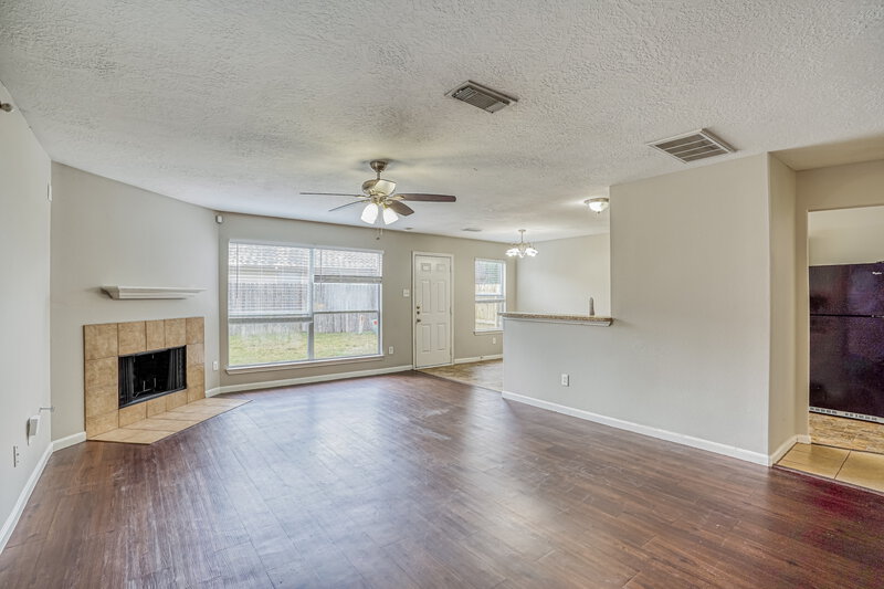 1,855/Mo, 10514 Southway Bend Ln Houston, TX 77034 Living Room View