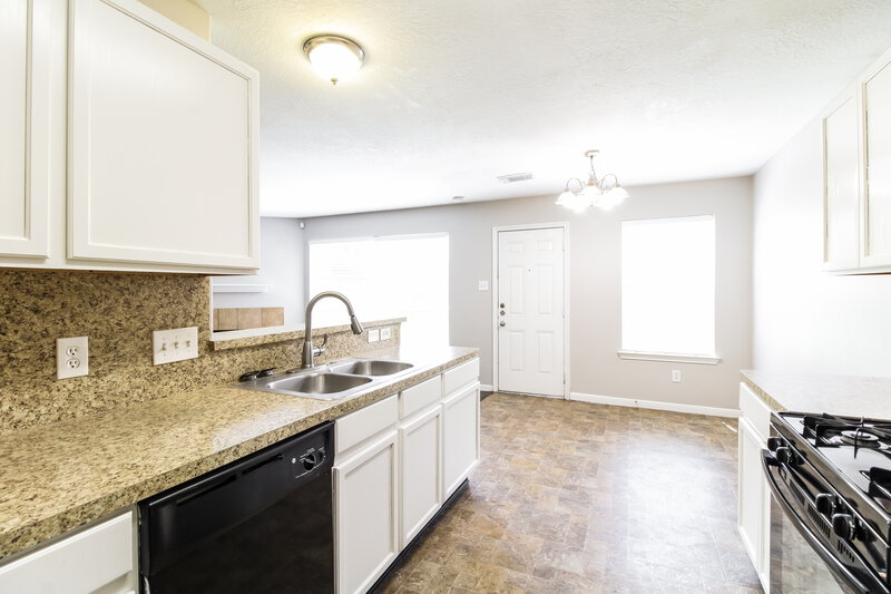 2,145/Mo, 10514 Southway Bend Ln Houston, TX 77034 Kitchen View