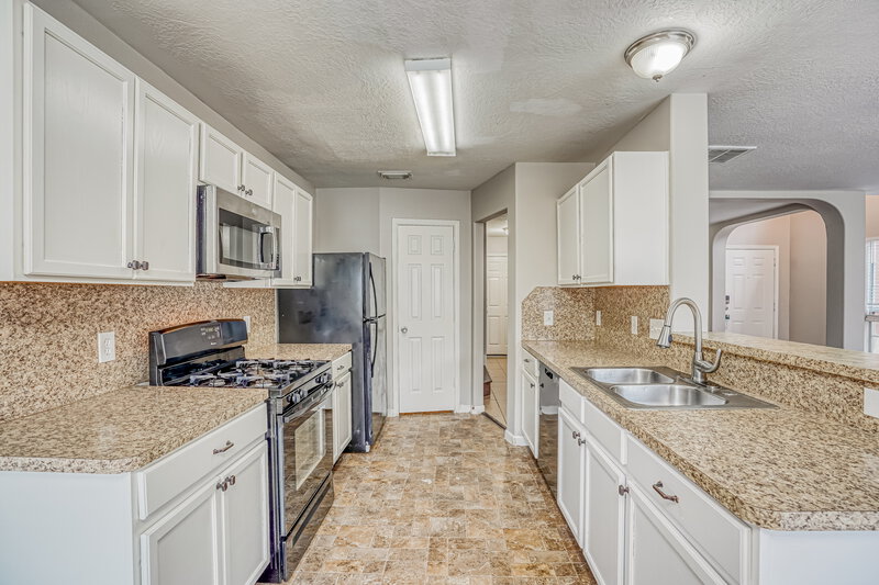 1,855/Mo, 10514 Southway Bend Ln Houston, TX 77034 Kitchen View