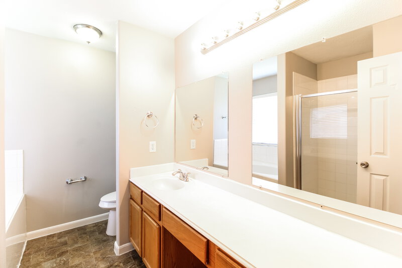 2,145/Mo, 10514 Southway Bend Ln Houston, TX 77034 Main Bathroom View