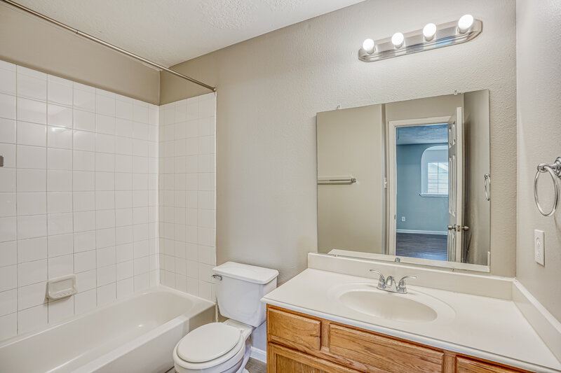 1,855/Mo, 10514 Southway Bend Ln Houston, TX 77034 Bathroom View